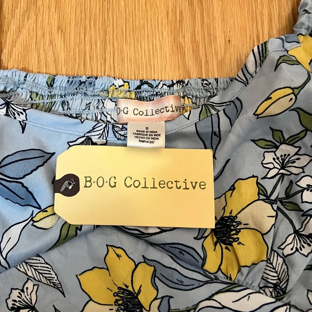 Puffy Sleeved Crop Top With Tie in Back - Picture 3 of 9